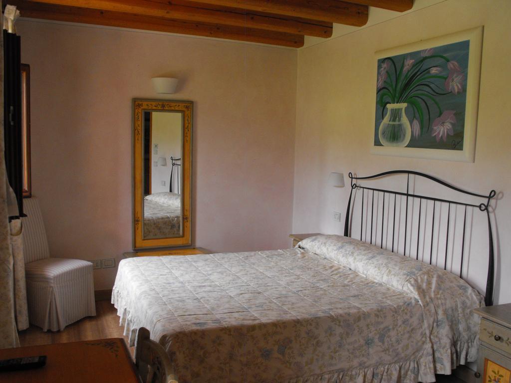 Agriturismo Althea Vittorio Veneto Rum bild